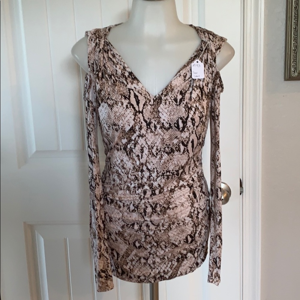 L/S small cold shoulder blouse